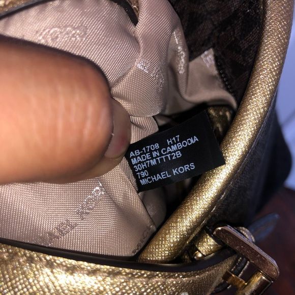 MICHAEL MICHAEL KORS 'snap Pocket' Bag In DARK Brown / GOLD, MSRP $198 - Picture 9 of 9